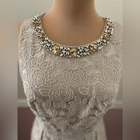 Formal jeweled dress size 8 - Picture 3 of 14